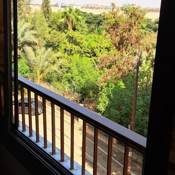 Panorama apartment with a charming view of Cairo International Airport All the apt for you with free airport pick up or drop off limousine شقة بانوراما بإطلالة ساحرة على مطار القاهرة الدولي，位于‘Ezbet el-Insha的酒店