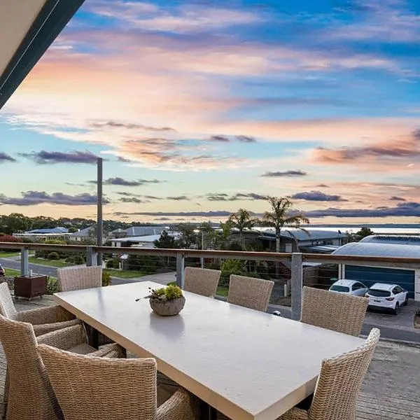 Bayside Oceanview Getaway，位于Corinella的酒店
