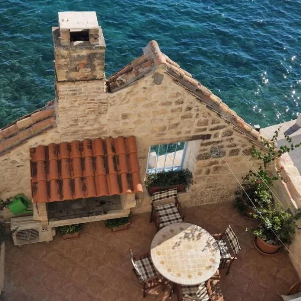 Vacation House Ivan Komiza，位于科米扎的酒店