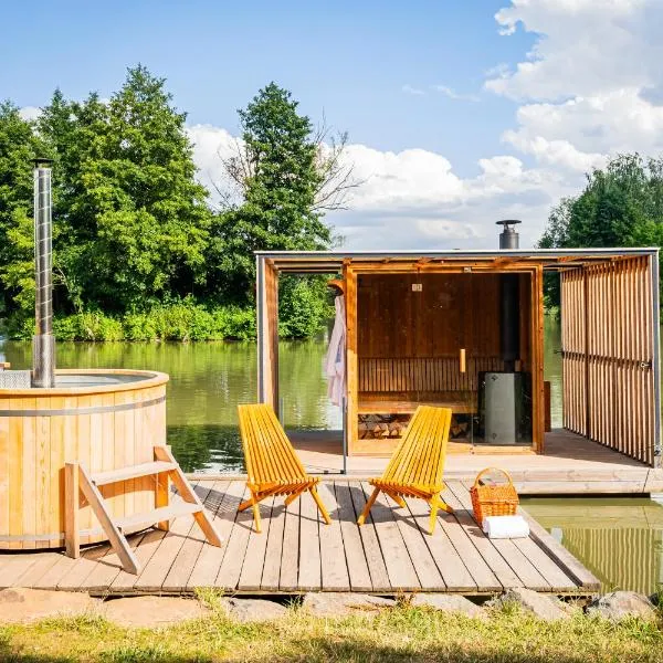 Rybník Plovoucí Sauna Glamping，位于Mladeč的酒店