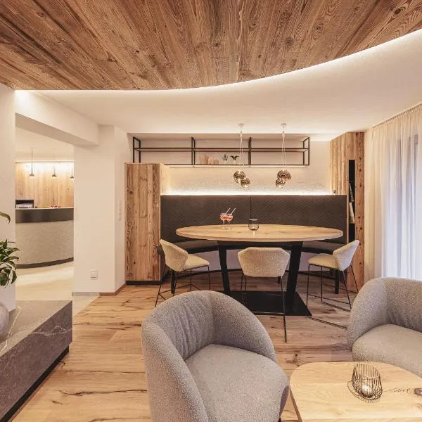 Apartments Silva Klausberg，位于瓦尔奥纳的圣乔凡尼的酒店