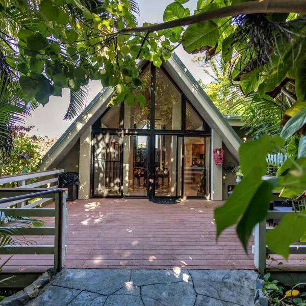 Jasmine Suite on Lush farm in Haiku, Maui jungle，位于Huelo的酒店