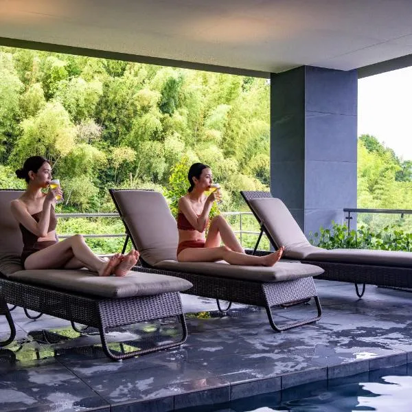 Urari Takeo Garden Terrace Spa Resorts，位于武雄市的酒店