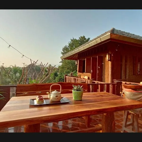 Baandindon Private Earthhouse Homestay，位于湄登的酒店