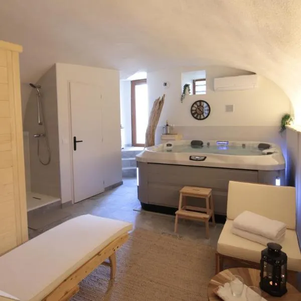Gîte de charme avec jacuzzi et sauna privatifs，位于Donzère的酒店