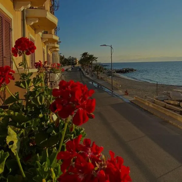 Hotel La Lampara，位于雷焦卡拉布里亚的酒店