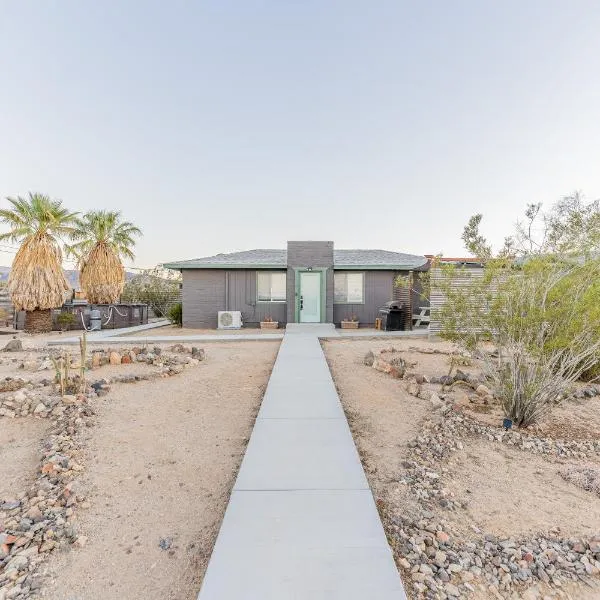 NEW PROPERTY! The Cactus Villas at Joshua Tree National Park - Pool, Hot Tub, Outdoor Shower, Fire Pit，位于Old Dale的酒店