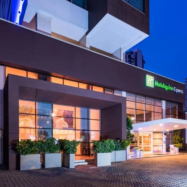 博卡格兰德智选假日酒店，位于Playa de Punta Arena的酒店