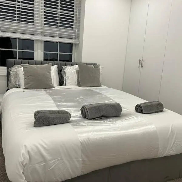 1 bed high quality modern flat，位于埃奇韦尔的酒店