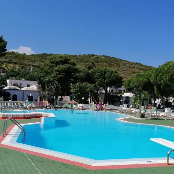 Villaggio Turistico Valle Scinni，位于佩斯基奇的酒店