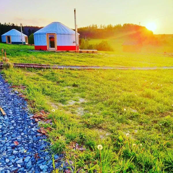 Glamping Niebiańska Osada Jurty Dolnośląskie，位于Wolany的酒店