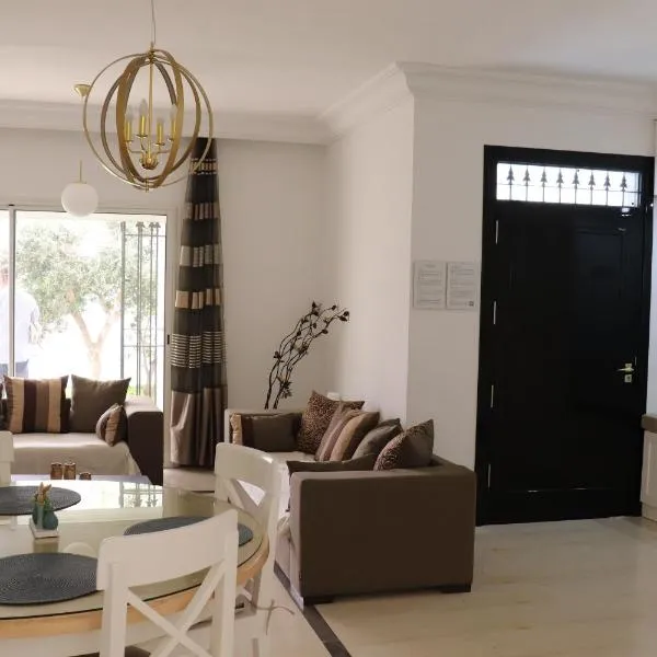 Luxury house directly on the beach，位于Menzel Abderhaman的酒店