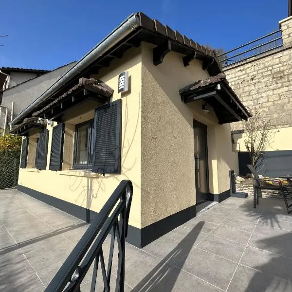 Modern house with fantastic view，位于Le Pecq的酒店