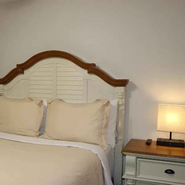 Hidden Ruby-Apartment with Kitchen and Laundry，位于莱克兰的酒店