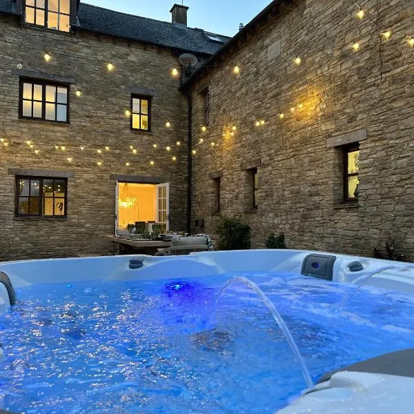 Cotswolds Retreat - Bath & Castle Combe - Hot Tub，位于奇彭纳姆的酒店