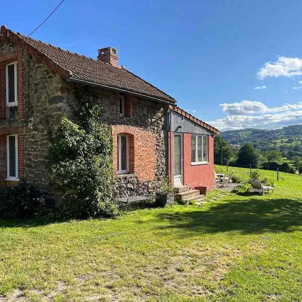 Maison independante pour 2 tout inclus Tiny House for 2 all included，位于Teilhet的酒店
