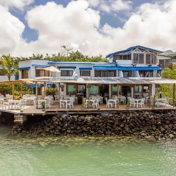 Blu Galapagos Sustainable Waterfront Lodge，位于Bahía de la Academia的酒店