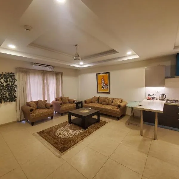 Private 1-Bedroom Apartment，位于Darwāla的酒店