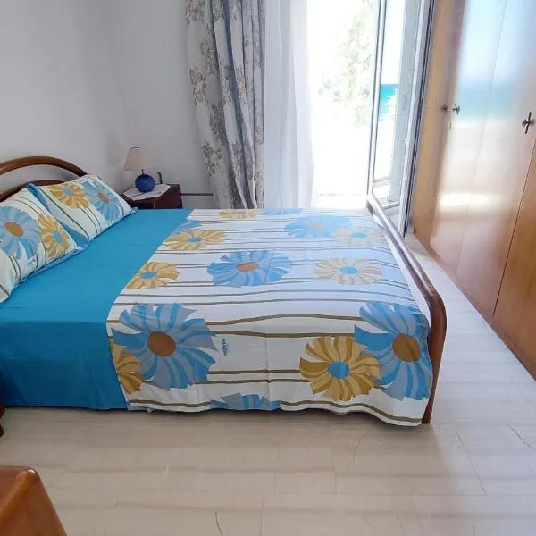 Fotis beach apartment at Komi，位于Lilikás的酒店