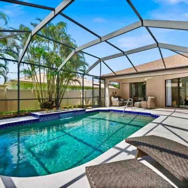 Cozy 3BR Gulf Coast house with heated pool，位于恩格尔伍德的酒店
