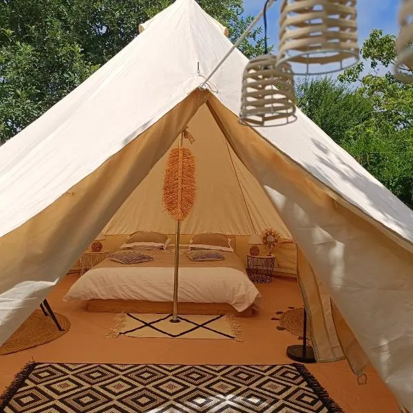 Tente mongole " ô Rêves Atypiques"，位于Montaigu-le-Blin的酒店