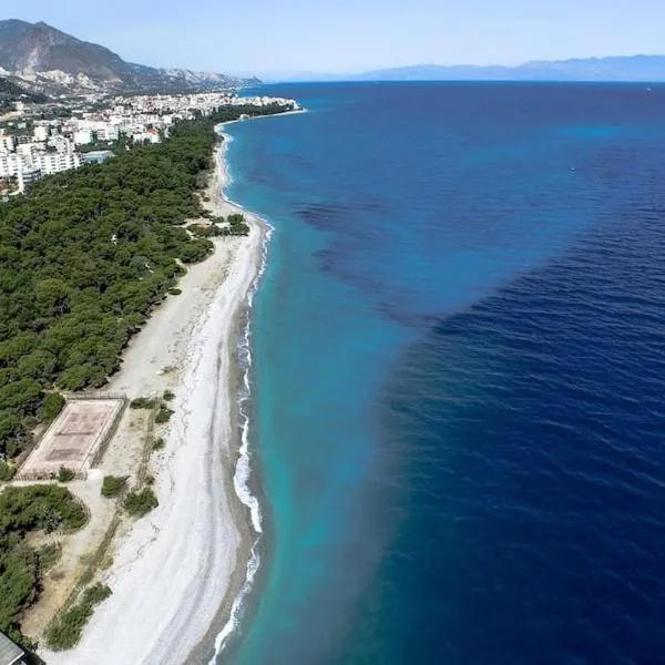 Διαμέρισμα με θέα στον Πευκιά，位于Sikéa的酒店