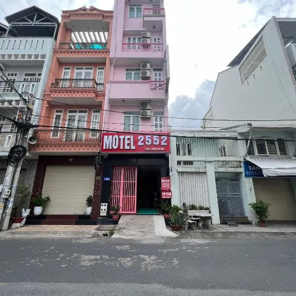 Nhà nghỉ 2552, đường D4 , KDC Võ Thị Sáu , phường Thống Nhất , thành phố Biên Hòa，位于边和的酒店