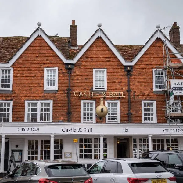 Castle and Ball by Greene King Inns，位于Wootton Rivers的酒店