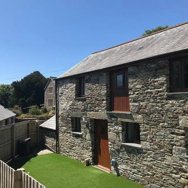 Hendra Retreat Piglets Cottage North Cornwall，位于卡姆尔福德的酒店