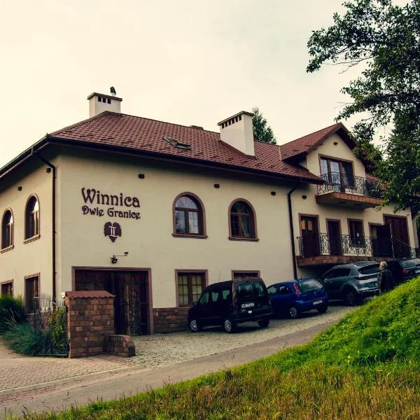 Winnica Dwie Granice Agroturystyka Przysieki，位于Dębowiec的酒店
