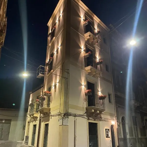 VICOLO SAN GAETANO -luxury rooms-，位于卡塔尼亚的酒店