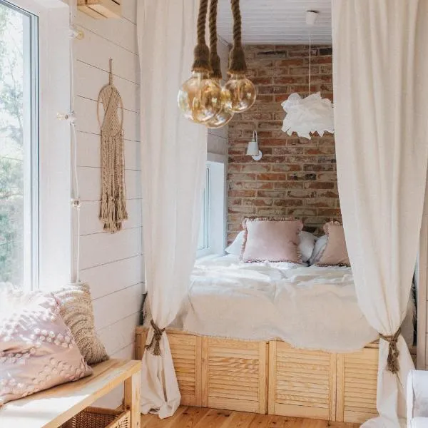 Domek w drzewach w Siedlisku Polanka，位于Dobre的酒店