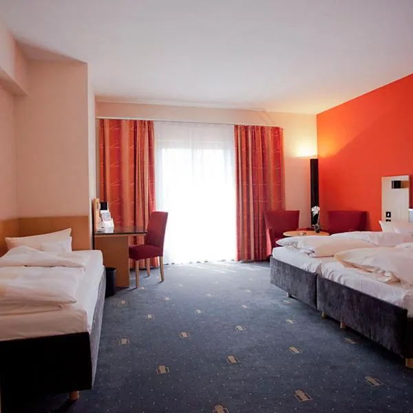 塞热西恩托尔酒店，位于施特劳宾的酒店