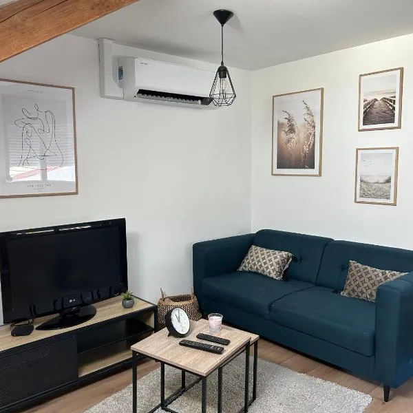 Appartement proche A43, proche gare de Bourgoin，位于Domarin的酒店