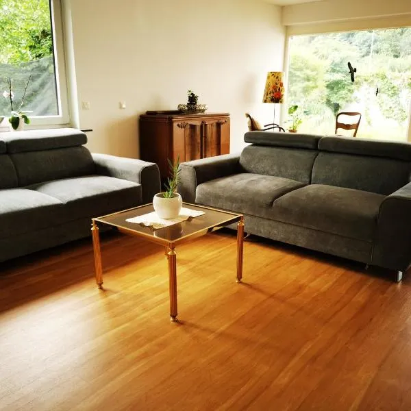 Charmantes Ferienhaus Casa Ella mit Balkon Nähe Kinderklinik，位于锡根的酒店