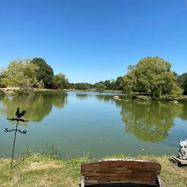 Willow View Country Retreat, Fénery, Deux-Sèvres, Nouvelle-Aquitaine，位于Fénery的酒店