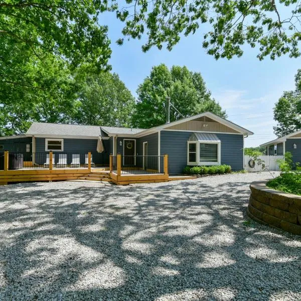 Large, private home mins to Silver Dollar City!，位于Cape Fair的酒店