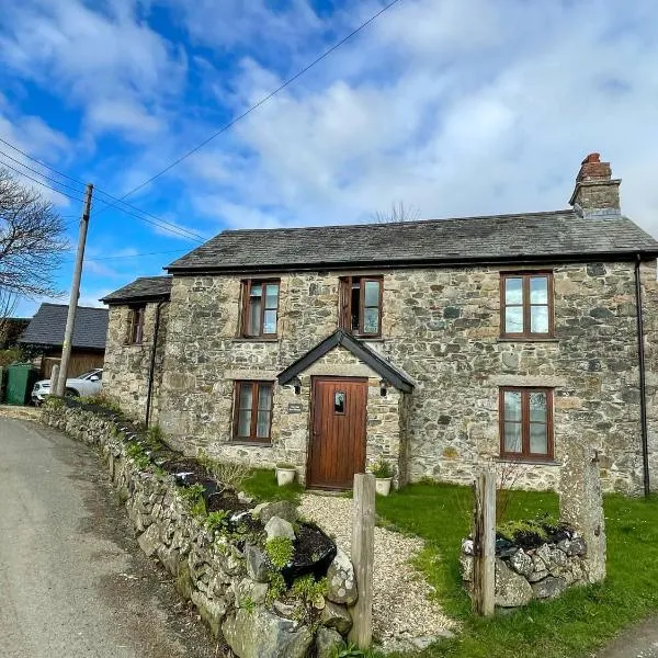 The Old Post House - Historic Dartmoor Home，位于图布里奇斯的酒店