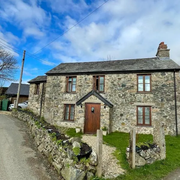 The Old Post House - Historic Dartmoor Home，位于塔维斯托克的酒店