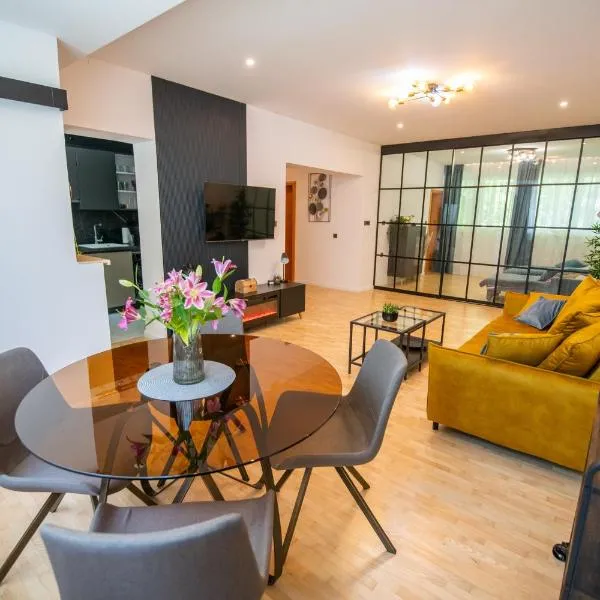 BNF Lounge，位于瓦拉日丁的酒店