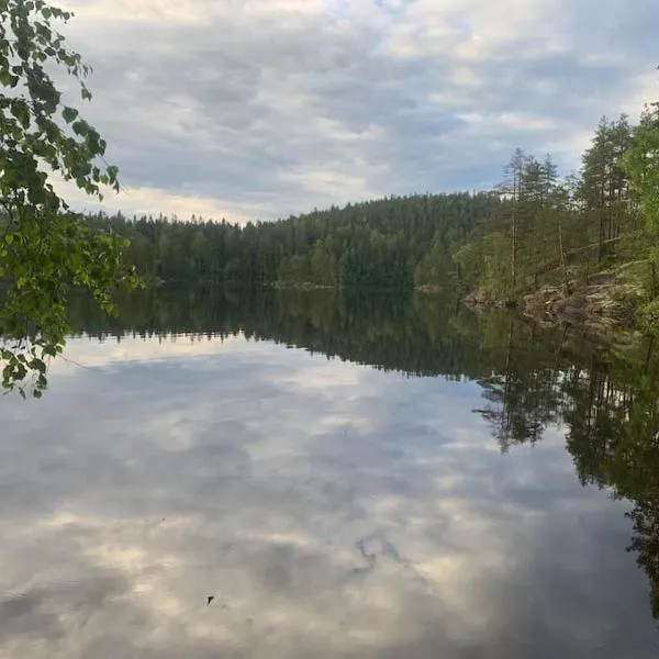 Rauhallinen mökki luonnon keskellä.，位于Orivesi的酒店