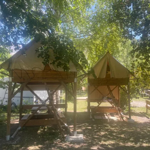 Camping chez Camille，位于Le Chazal的酒店