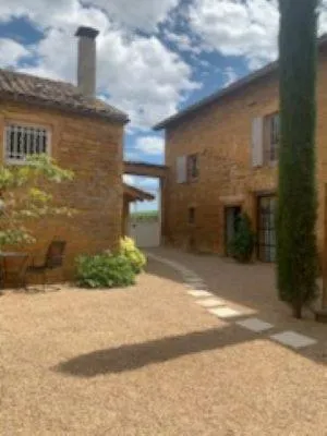 La maison de Fanny，位于Jarnioux的酒店