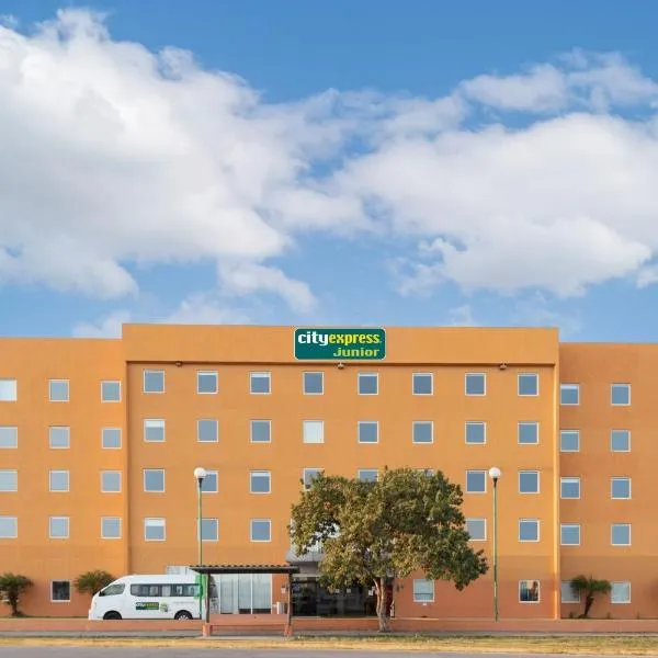 City Express Junior by Marriott Ciudad del Carmen Aeropuerto，位于Estero的酒店