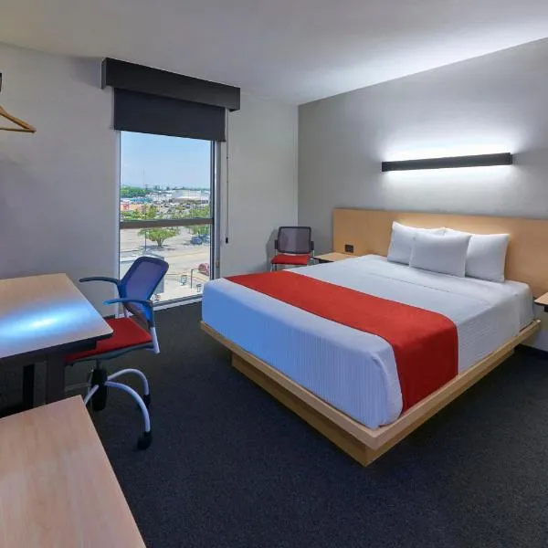 特瓦坎都市快捷酒店，位于提瓦坎的酒店