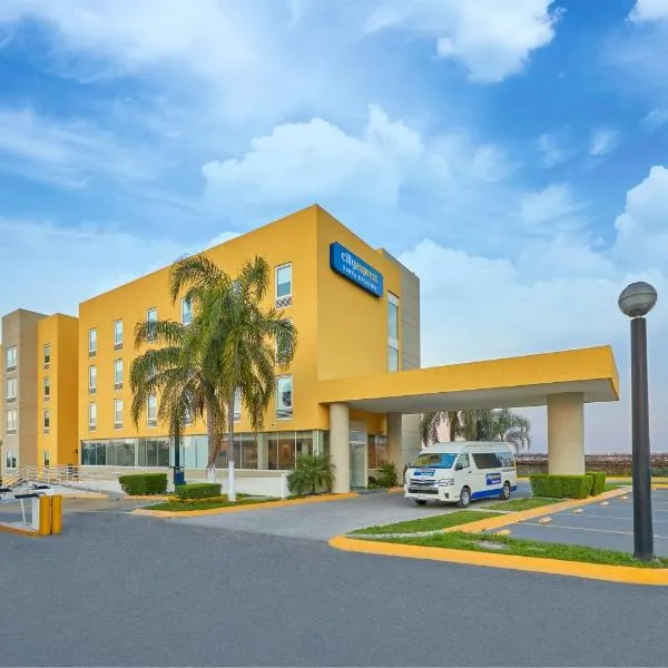 圣卡塔琳娜蒙特雷都市快捷酒店，位于圣佩德罗加尔萨加西亚的酒店