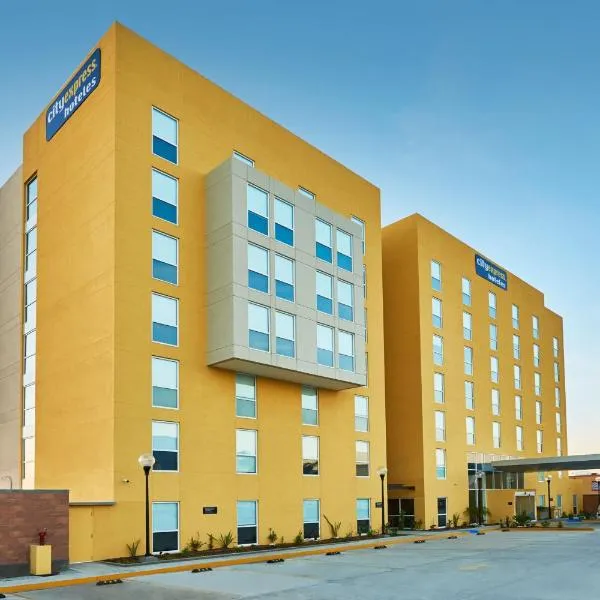 City Express by Marriott Rosarito，位于新港的酒店