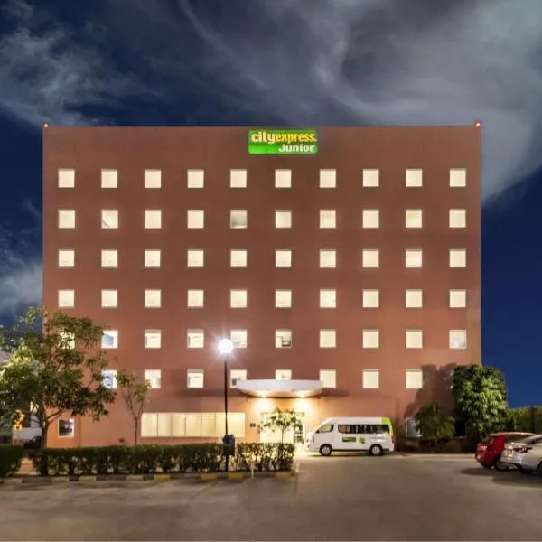 City Express Junior by Marriott Merida Altabrisa，位于Conkal的酒店