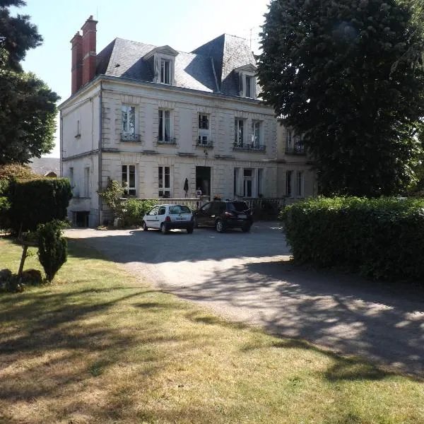 杜帕克酒店，位于Augy-sur-Aubois的酒店