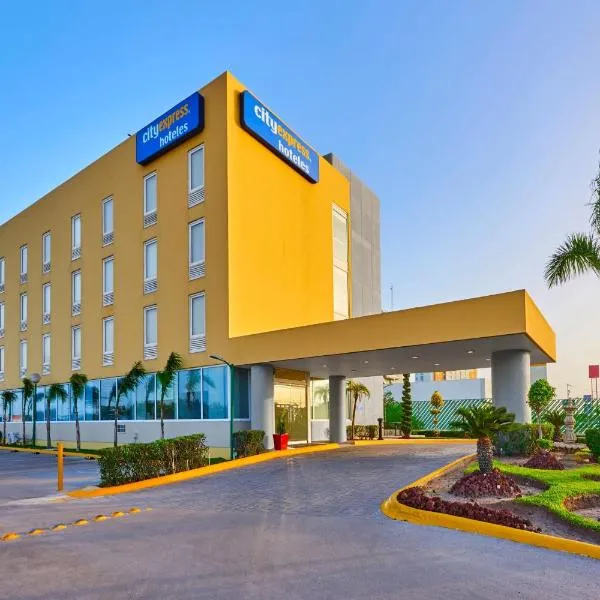 雷诺萨城市快捷酒店，位于Pinto的酒店